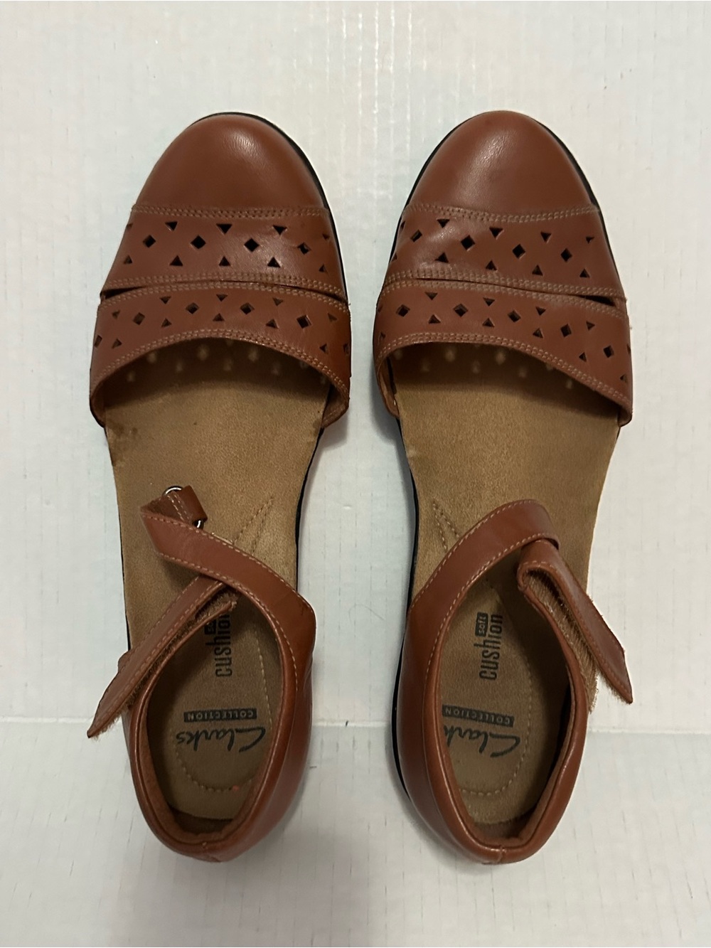 Clarks Collection Womens 9 Brown Leather Sandals Cushion Soft Ankle Strap